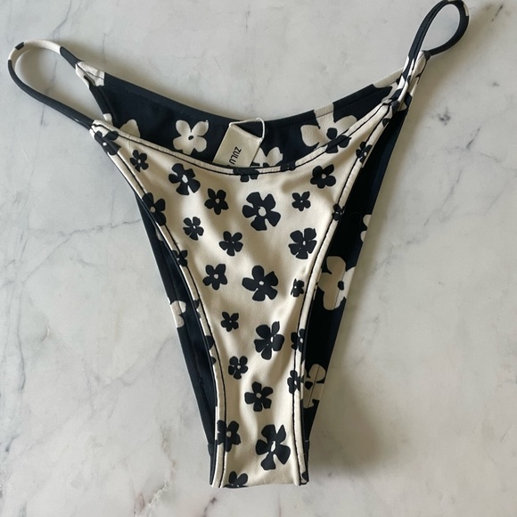 Zulu and Zephyr Black & Bone Flower Reversible Curve String Brief US6 - Picture 2 of 3